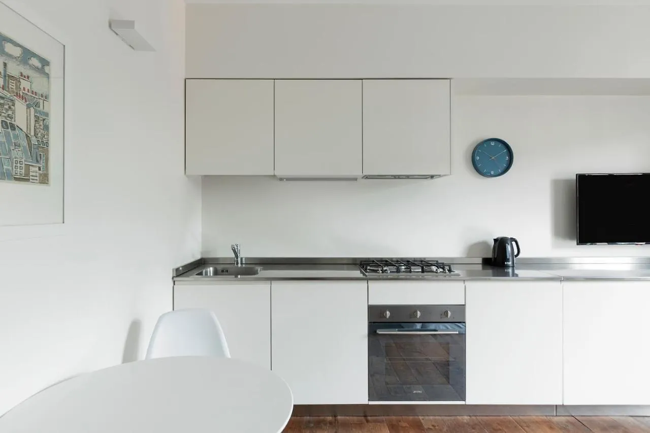 Apartment Comfort Suites Garibaldi Milan Italy
