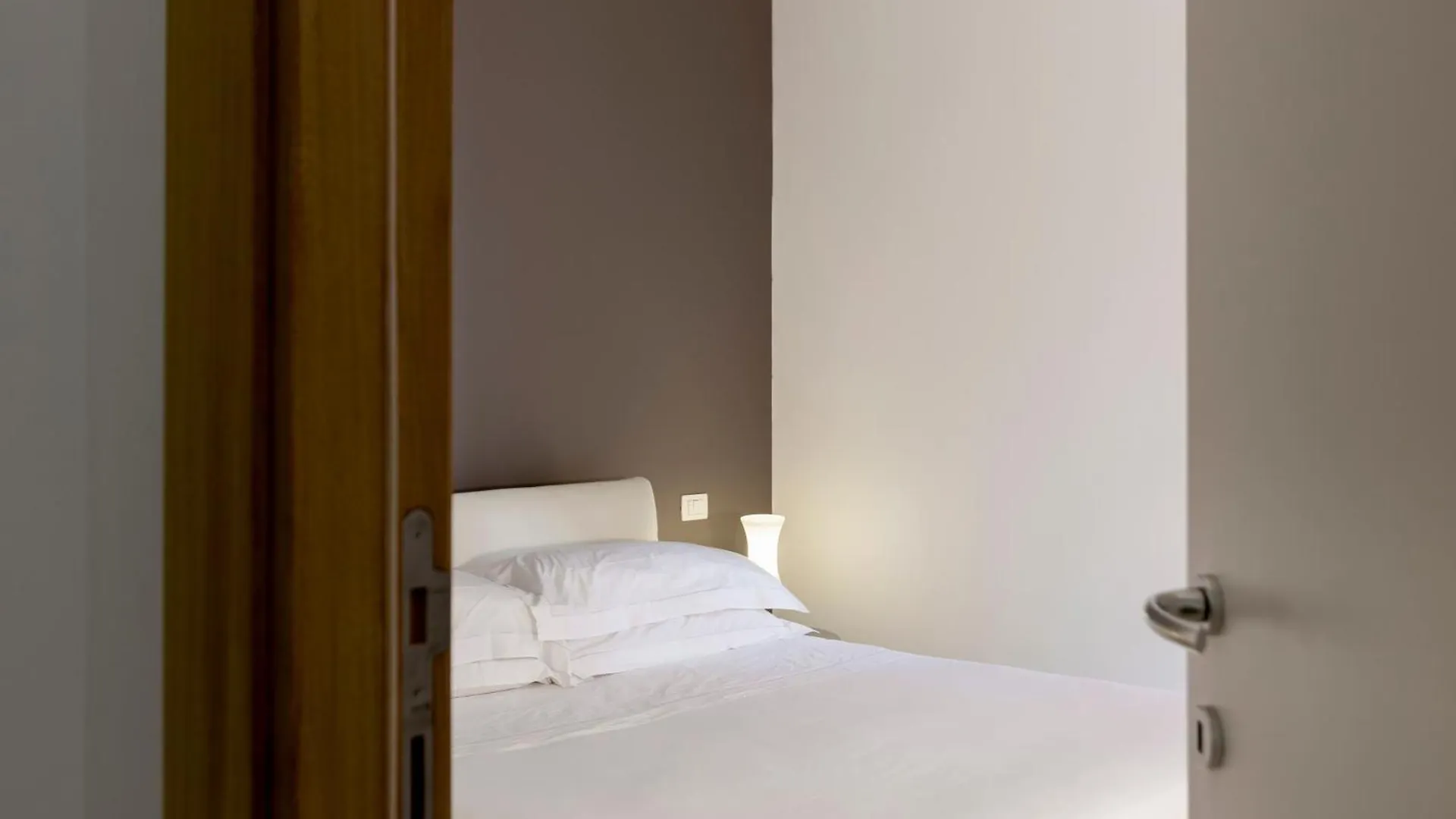 Apartment Comfort Suites Garibaldi Milan