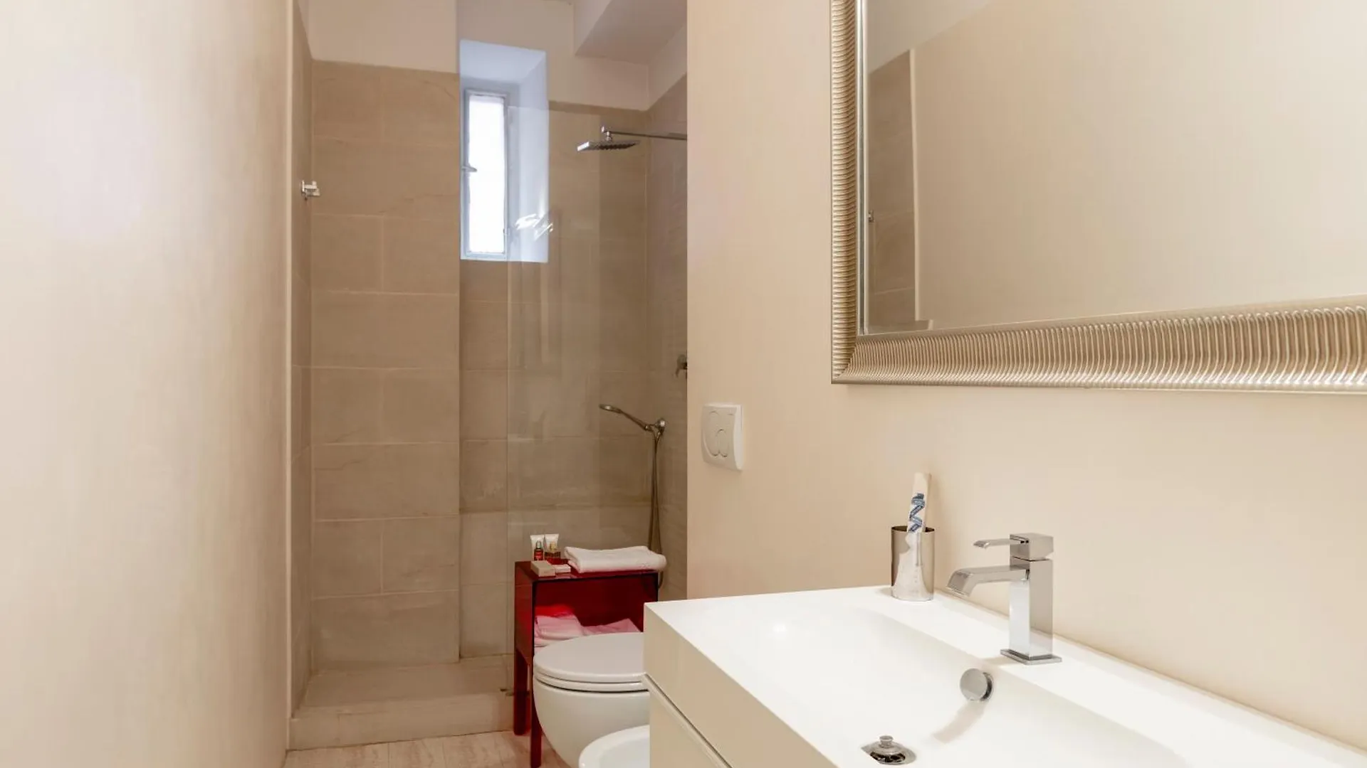 Comfort Suites Garibaldi Milan 0*,